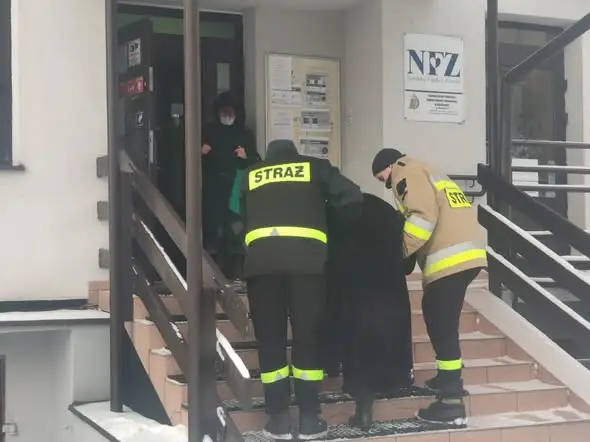 OSP Dalików dowozi pacjentki na szczepienia – przypominamy o możliwości transportu
