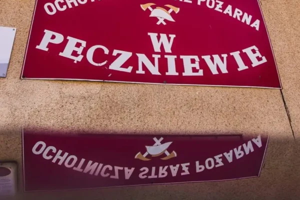 Pożar zboża i słomy w Księżej Wólce – strażacy w akcji