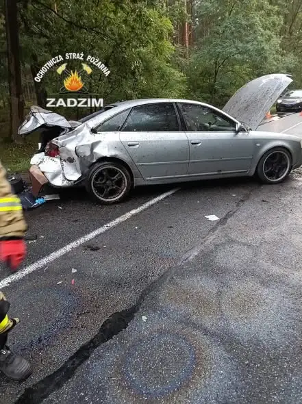 Wypadek samochodowy w Ralewicach – interweniowały trzy zastępy straży