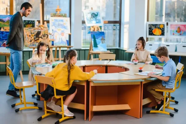 Gmina Uniejów inwestuje w edukację: remonty szkół i nowe programy na rok szkolny 2026/2027