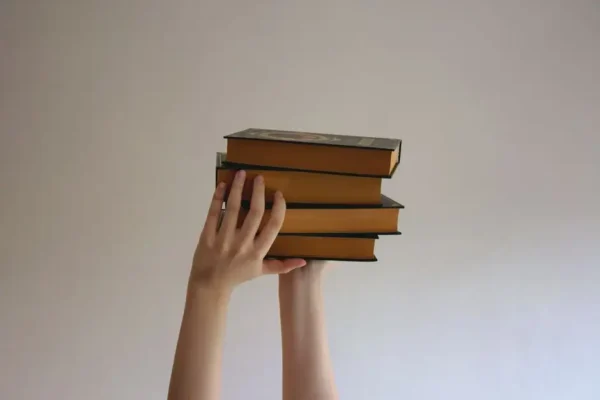 Biblioteka w Uniejowie wzbogaci księgozbiór dzięki dotacji na nowości wydawnicze