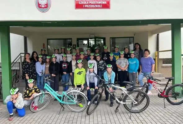 Kaski rowerowe dla czwartoklasistów w Zespole Szkół w Zadamowie