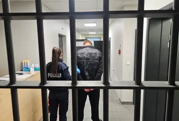 Poddębice: 41-latek z bronią, amunicją i narkotykami trafił do aresztu